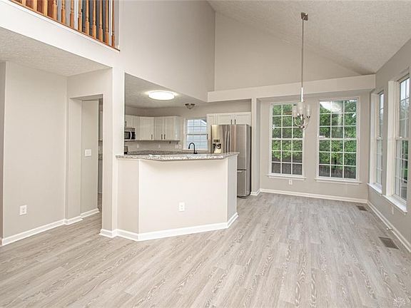 5th image of 2315 Queensway Dr