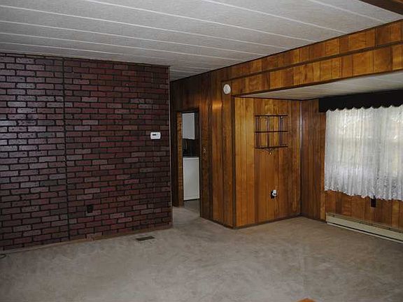 2nd image of 226 E 1st Ave