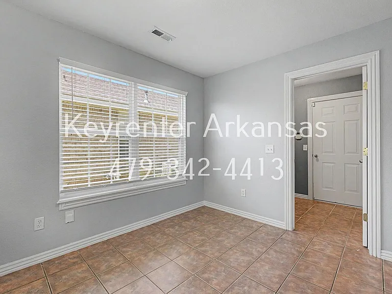 3705 SW Hansom Loop — Photo 9