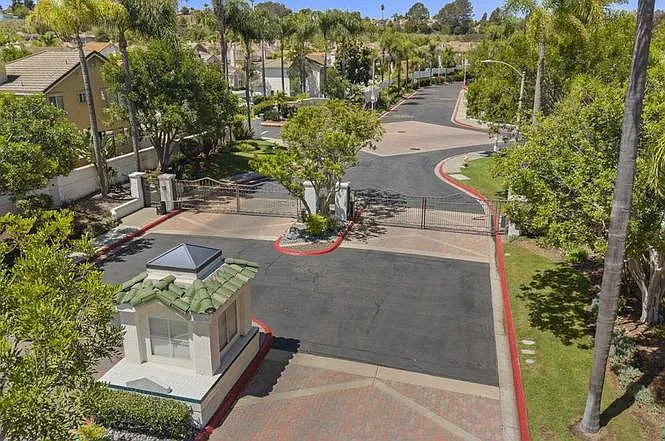 1828 Monserrat Way — Photo 32