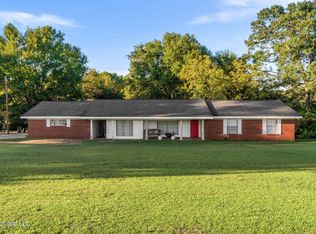2 Hillside Dr, Poplarville, MS 39470