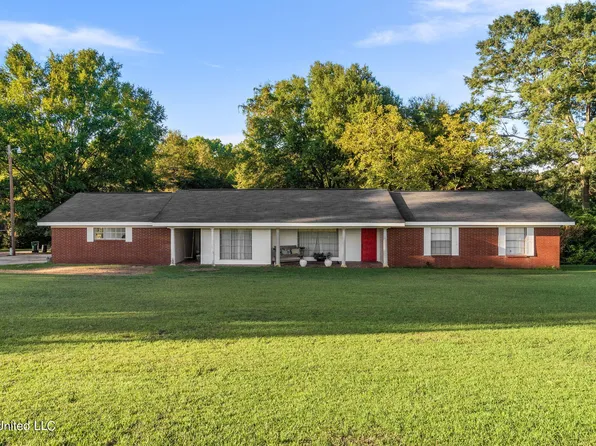 2 Hillside Dr, Poplarville, MS 39470