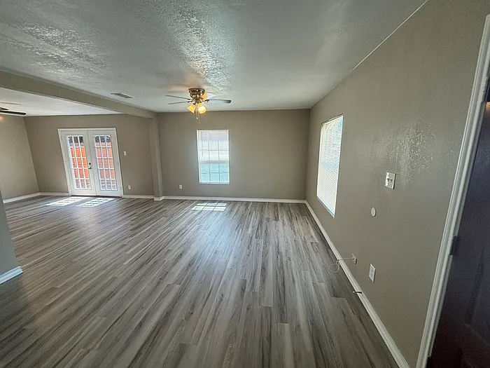909 College Ave — Photo 5