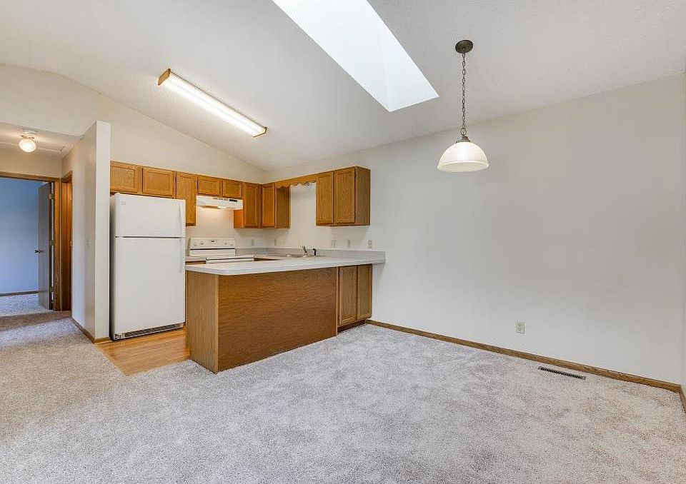 1st image of 701 Parkside Dr