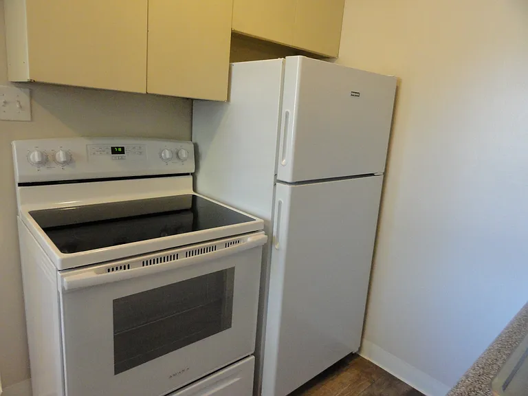 Marin Royal Apartments LLC — Photo 40