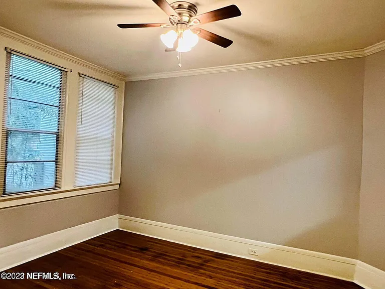 2302 College St — Photo 12