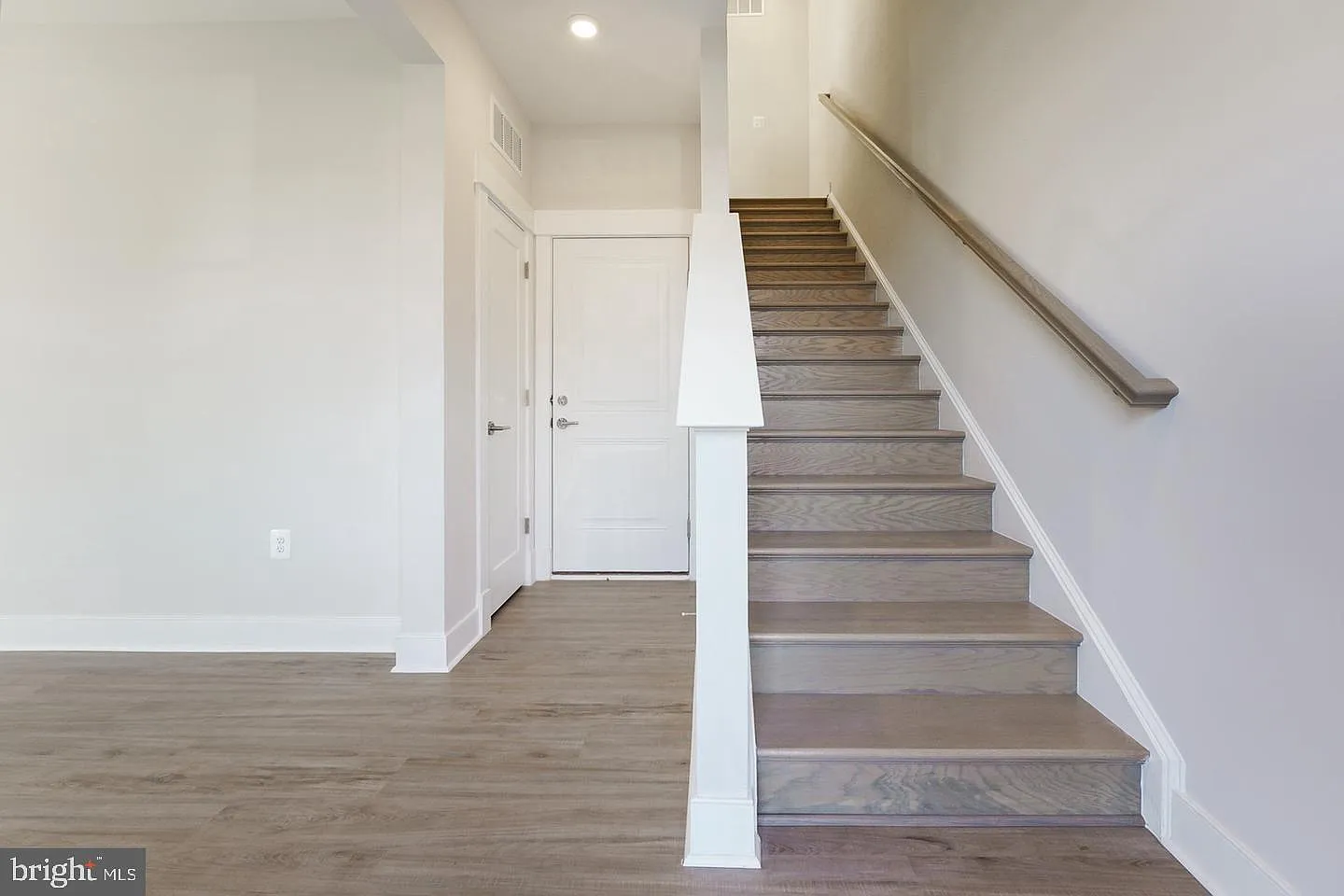4 bed, 3.5 bath, 1612 sqft, $4,900 — Photo 4
