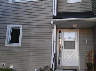 12 Oak Ridge Dr, Windsor Locks, CT 06096