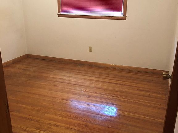 5th image of 210 Polk Ave
