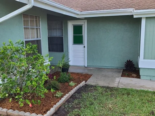 1720 SE Linpark Court, Port St Lucie, FL 34952