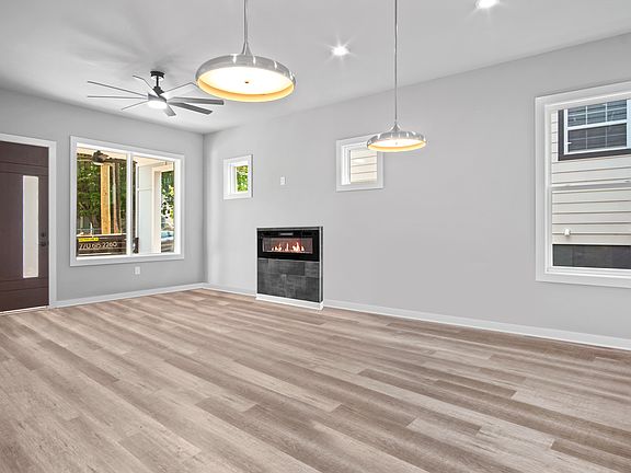 Livingroom & Fireplace