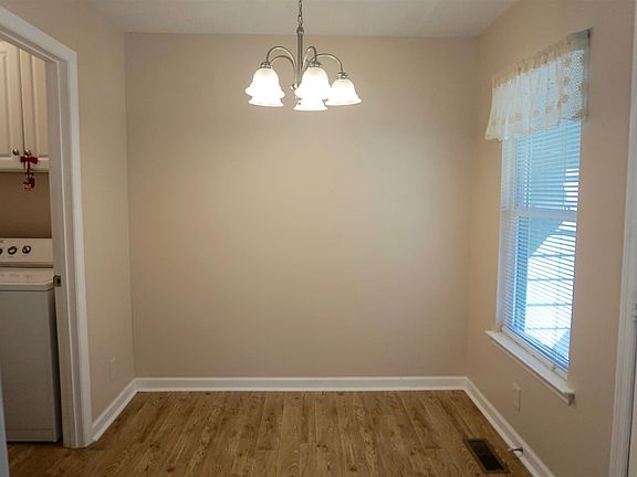 3rd image of 1812 Meadow Cliff Dr