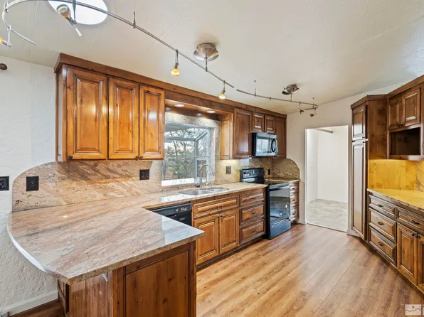 4668 E Leonesio Dr, Sun Valley, NV 89433