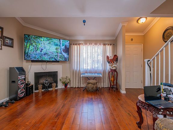 3rd image of 6719 1/2 Gloria Ave