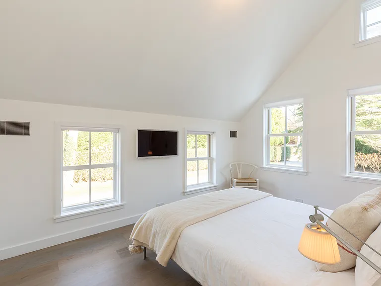 137 Accabonac Rd — Photo 11