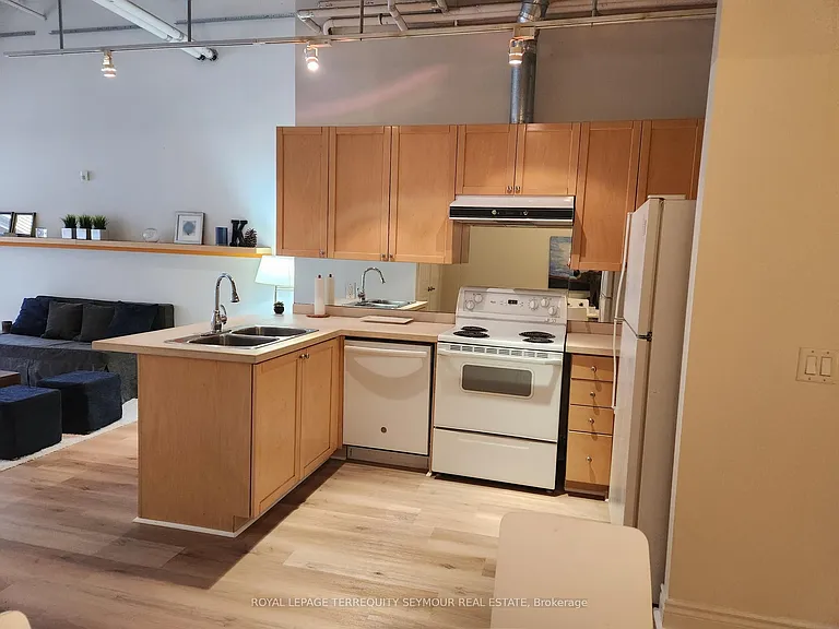 103 McCaul St #47 — Photo 8