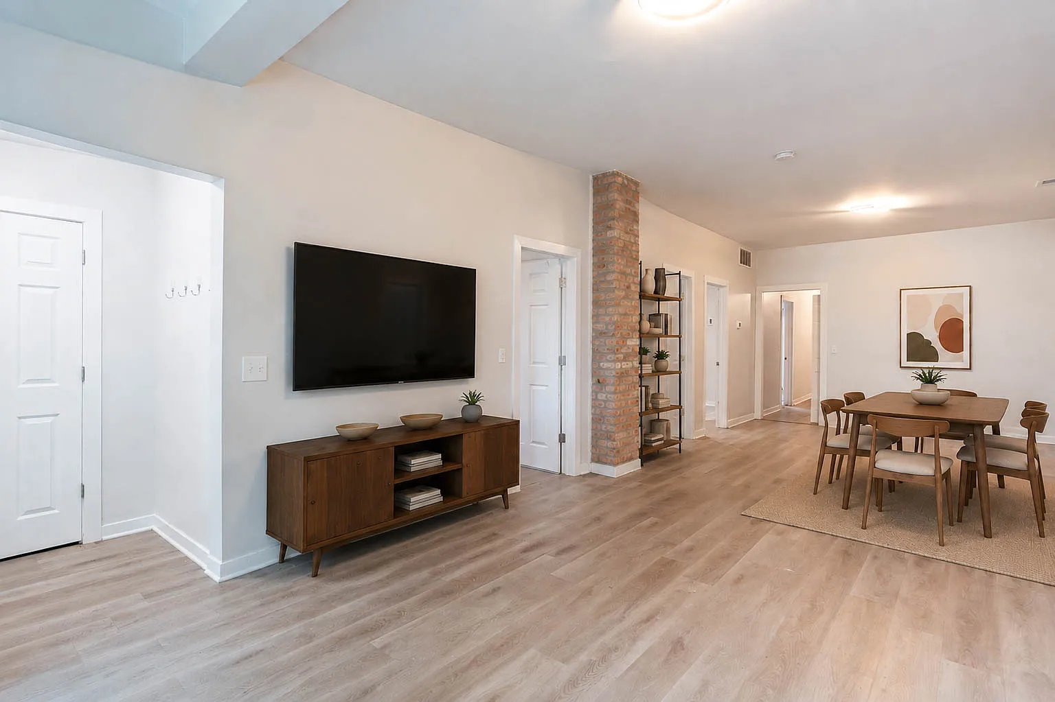 3 bed, 1200 sqft, $2,500 — Photo 2