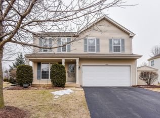 802 Honeysuckle Ln, Aurora, IL 60506