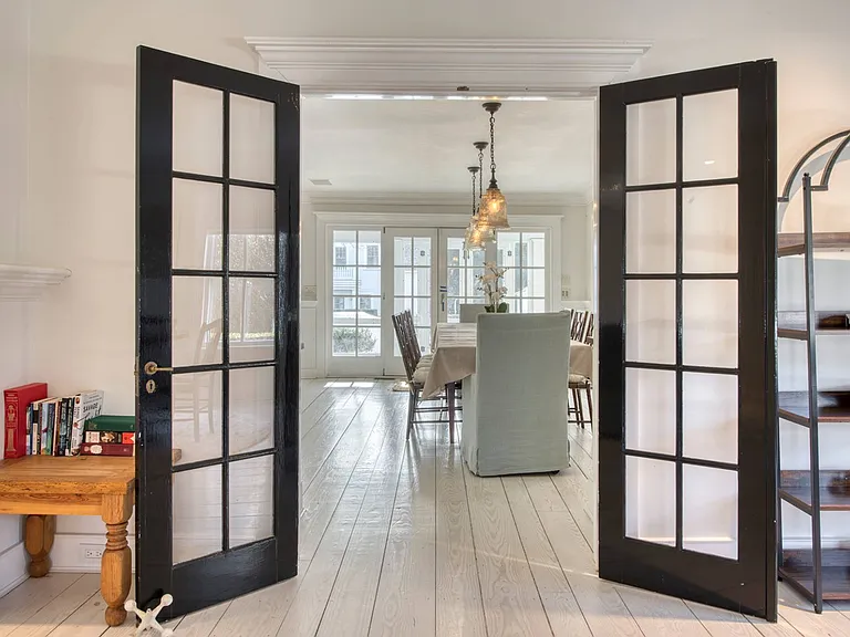 232 Hill St — Photo 11