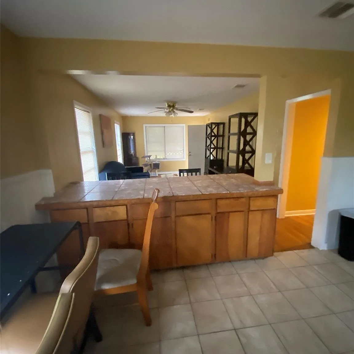 3 bed, 1.0 bath, 1059 sqft, $1,600 — Photo 3