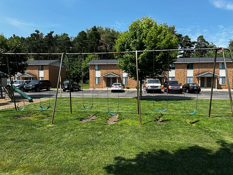 Pine Forest Apartments and Townhomes — Photo 4