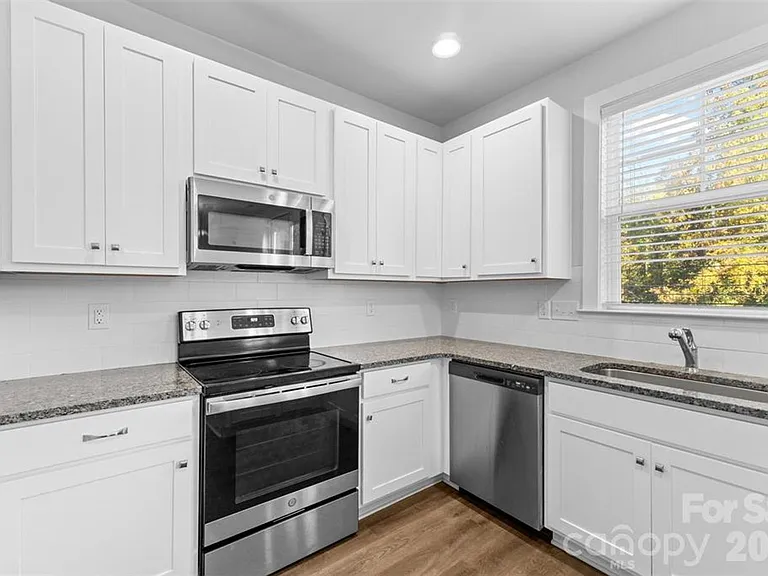 712 Rodey Ave — Photo 8