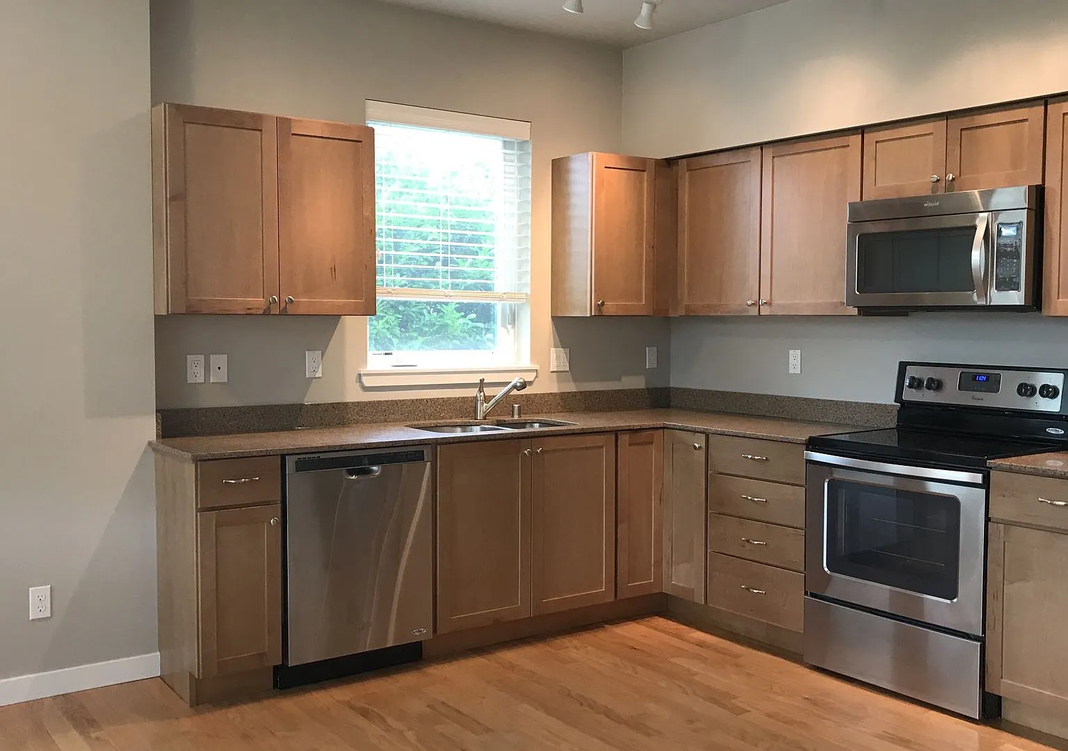Amazing 1 bedroom 1 bath Apartment Home in Lynden — Photo 2
