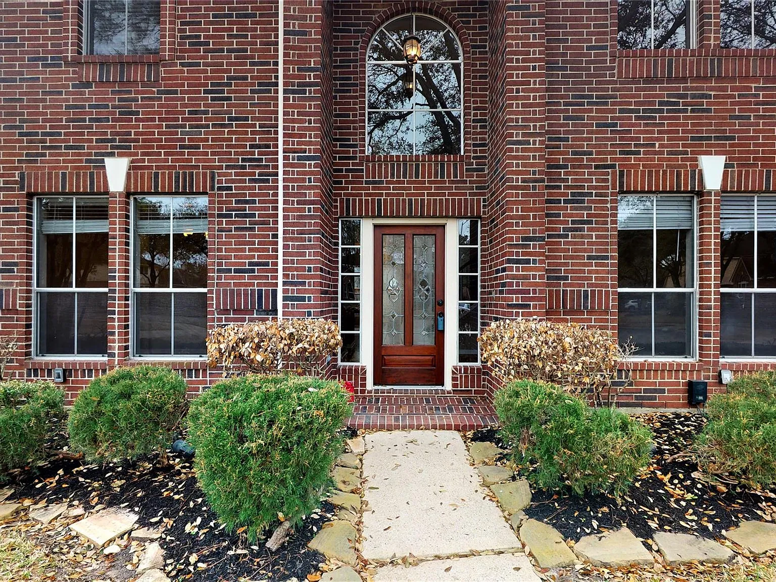 4 bed, 2.5 bath, 3000 sqft, $3,350 — Photo 3