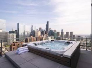 353 N Halsted St #4, Chicago, IL 60661