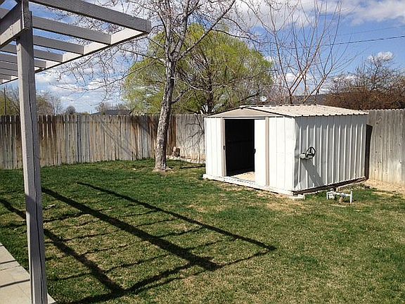 3rd image of 718 S Valley Dr