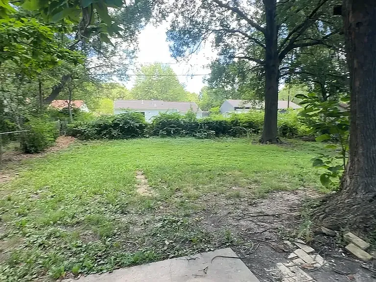 824 Madeline Ln — Photo 12