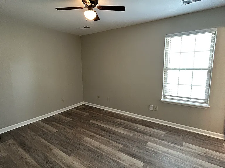2097 Belmont Dr — Photo 7