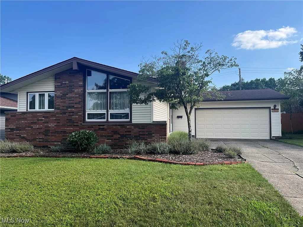 2505 Nottingham Dr photo 1
