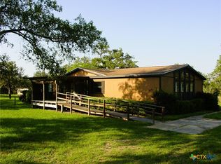 215 Pebble Dr, Victoria, TX 77905