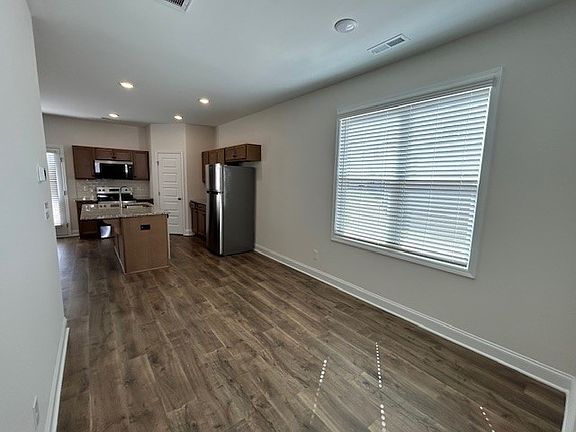 4th image of 95 Favre St