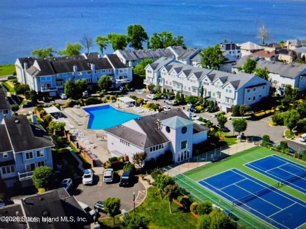 645 Johnston Ter, Staten Island, NY 10309