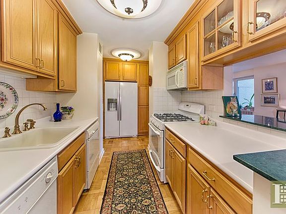 3rd image of 35 Sutton Pl APT 8G