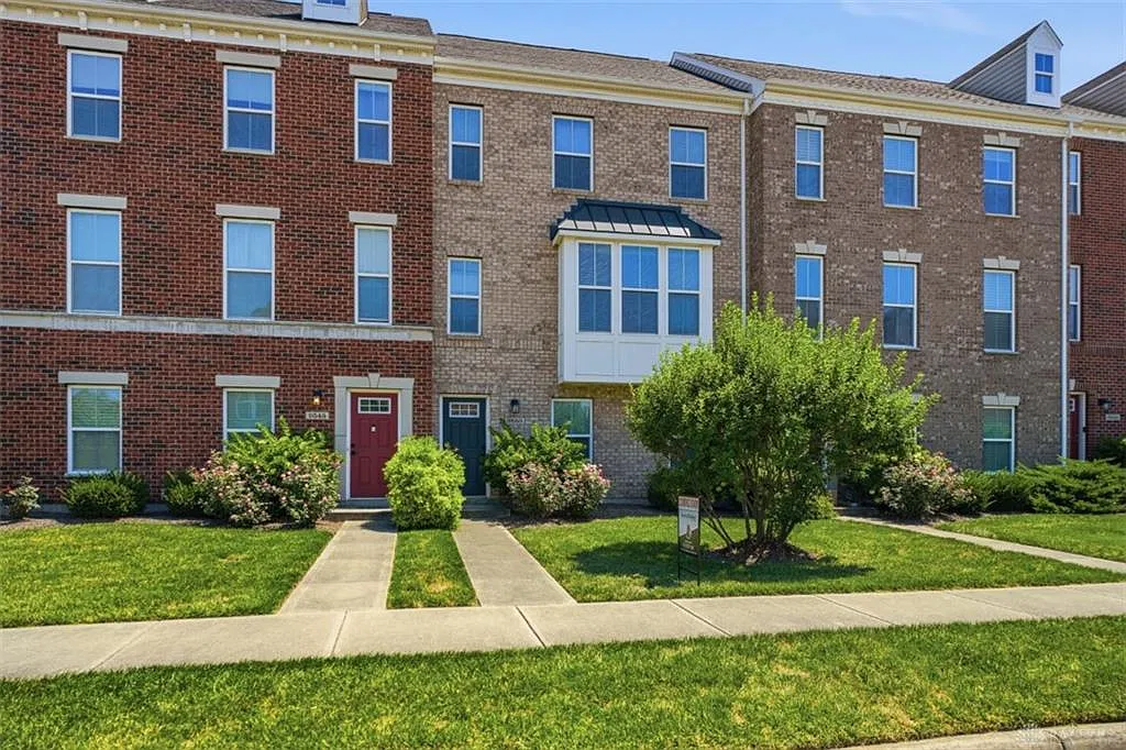 3 bed, 2.5 bath, 2212 sqft, $2,850 — Photo 4