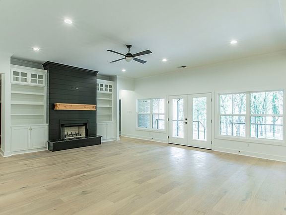 4th image of 102 Oakmont Dr