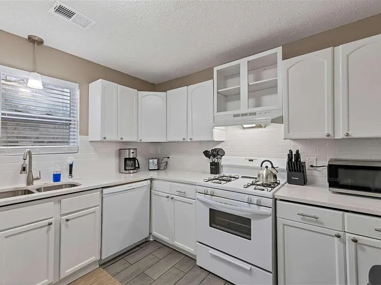 122 Bentley Pkwy — Photo 8