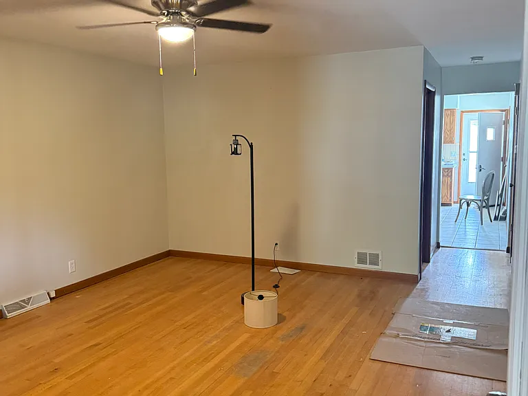 220 Morris St — Photo 3