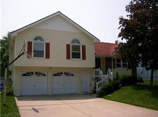 907 NE 109th Ter, Kansas City, MO 64155