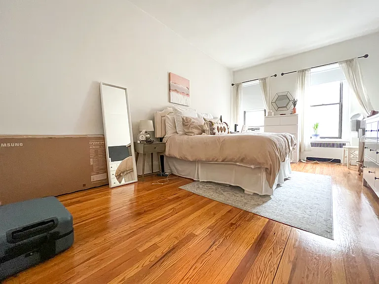 200 E 26th St #4C — Photo 2
