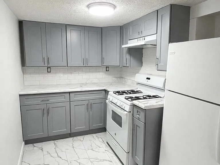 278 Mile Square Rd — Photo 1