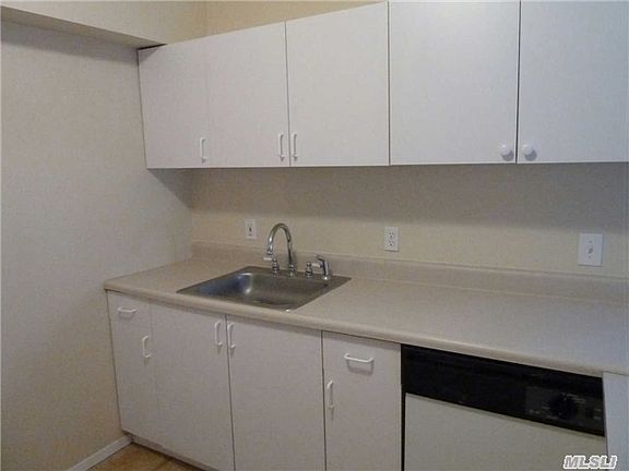 5th image of 88 Christian Ave