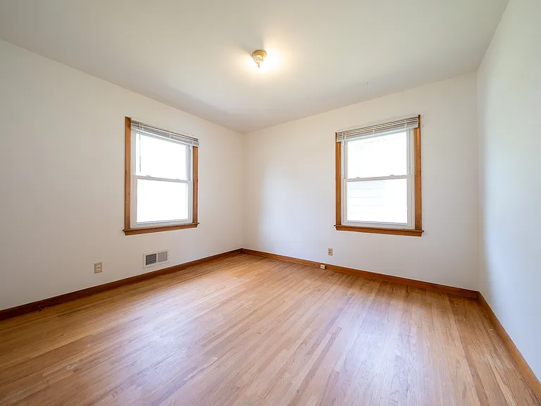9433 Chicago Ave S — Photo 13