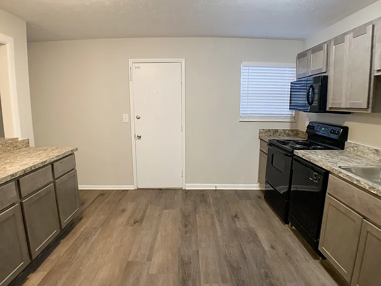 Revere Village Apartments — Photo 49