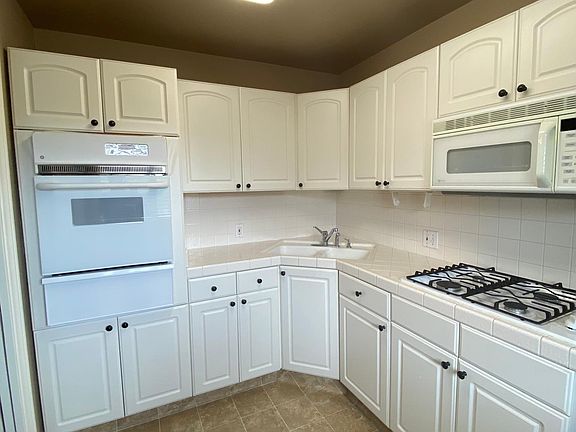 3rd image of 21 Bonita St APT 5B