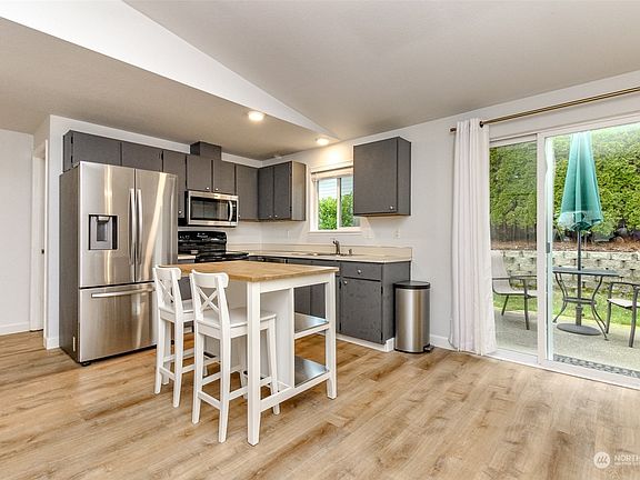 5th image of 2324 58th Avenue NE