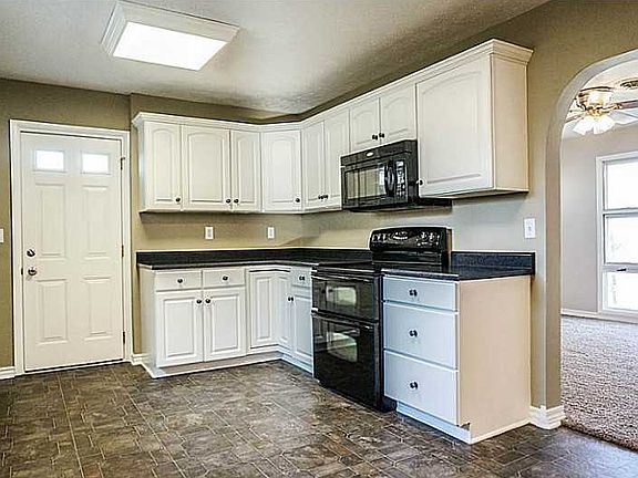 3rd image of 316 Skyview Dr